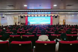 推介5条名企游学线路、发布实习见习手册，西海岸新区育才留才出新招图片