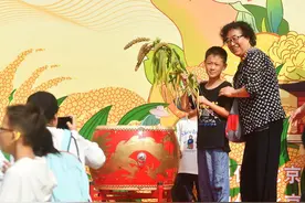 先农坛农耕体验季秋收活动举办，观众可现场品尝五谷美食图片