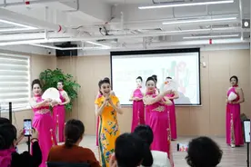 “前几天就知道，就等今天了！”这里何故如此热闹？图片