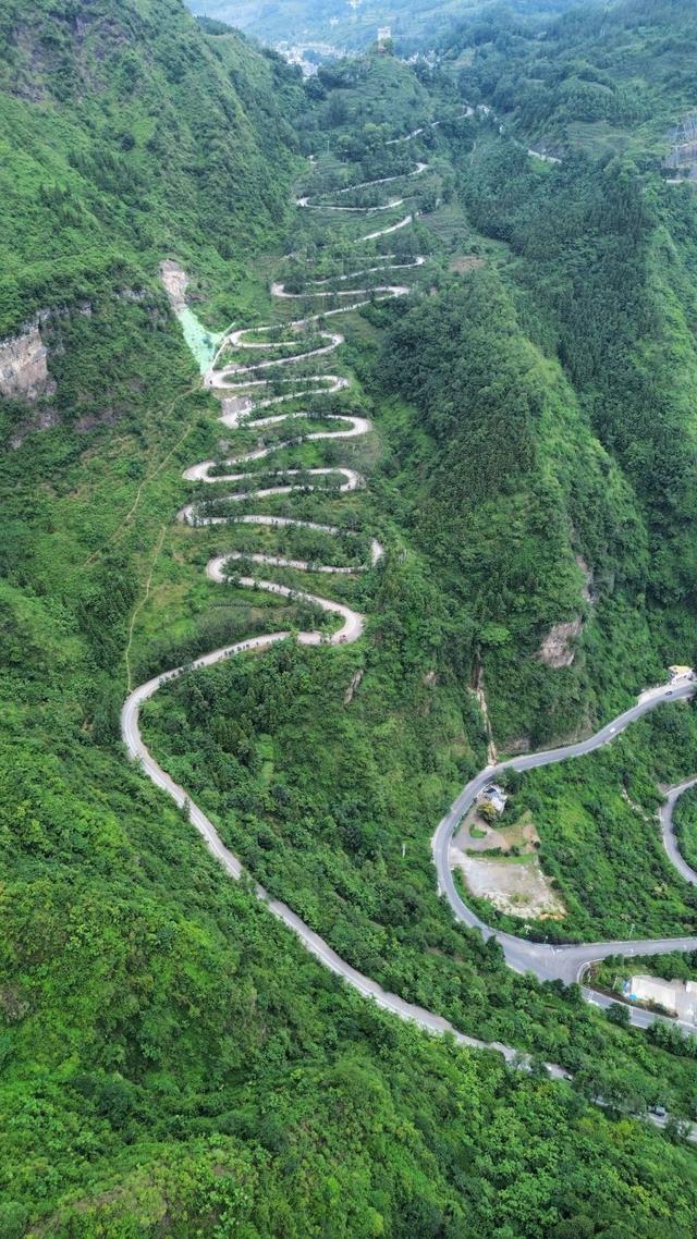 从战火硝烟走向复兴通途，在北盘江峡谷  两座桥上看见 ——钢索上的中国跨度