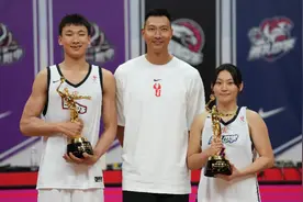 易建联退役后商业价值依然稳定，未来继续助力篮球青少年培养图片