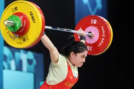 从小掰手腕就能赢男同学，罗诗芳夺金一战三破奥运纪录图片