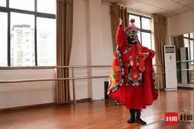 获评网络传播精品 唐氏川剧变脸女孩：在传统文化中，与世界有了“爱的互动”图片