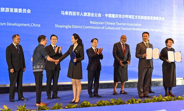 签署多项协议、聘请推广大使、推介系列产品……2025重庆国际旅行商大会启幕