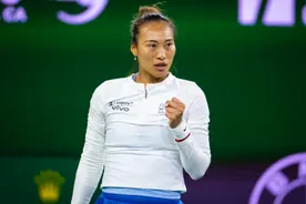 生涯首次！郑钦文战胜前世界第一阿扎伦卡图片