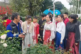 深圳这所小学把教室搬进了公园，让教学焕发新活力！图片