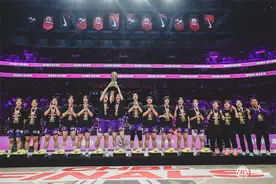 清华附中女篮登顶耐高联赛全国总决赛图片