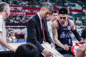 官宣！告别广州龙狮，他执教中国男篮图片