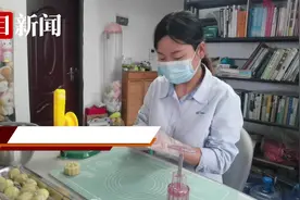 武汉公交女司机连续三年自制无糖月饼送乘客图片