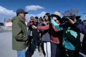 俞敏洪率东方甄选团队深入玉树，探秘三江源生态与康巴文化图片