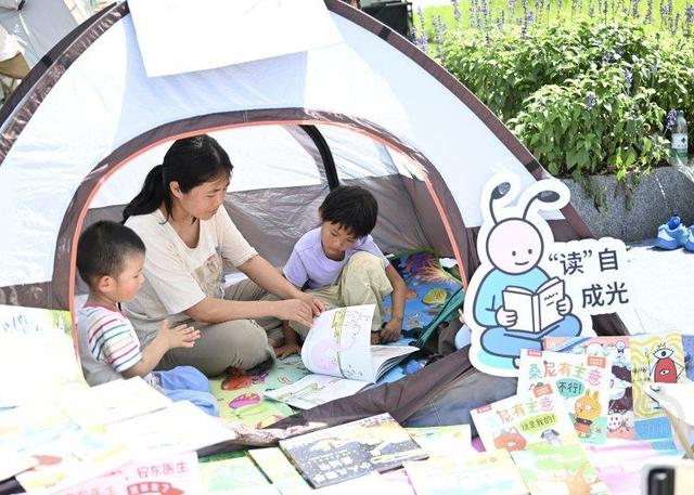 从书房走到户外，有读有听有玩……“春来正是读书天”在此刻具象化