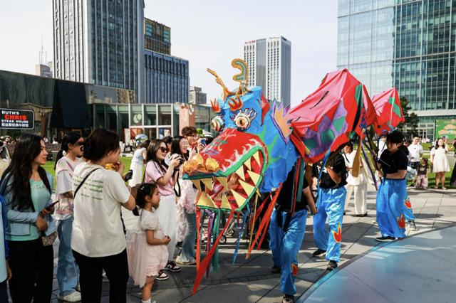 比中国年轻人更爱去成都的，居然是外国年轻人？