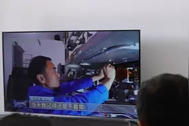 电视上出现陈中瑞画面，父母热泪盈眶小侄女拍手加油！这四位航天员都是河南人！图片