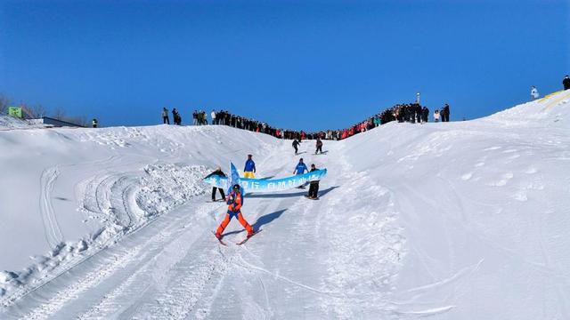宁夏银川：贺兰山冰雪大世界盛装迎客