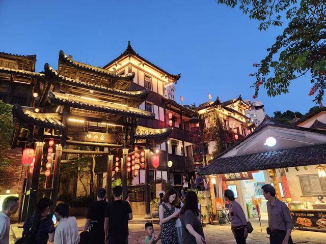 这条旅游专线直通龙岗多个景点，工作日专属，告别“人挤人”