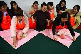 一些90后月嫂为啥成了“香饽饽”图片