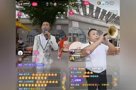 潮评丨回村的“傻子”带红全村，为乡村聚人气需要一点“傻子精神”图片