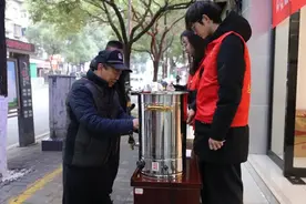云岩区总工会启动驿站“冬日送温暖”系列活动图片
