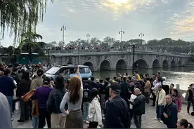 荆州这里好热闹！“黑科技”汽车下水“撒欢”引市民惊呼图片