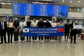 年轻人出国求学就业“新活法”图片