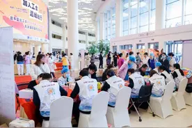 北京昌平区一天近千名职工加入工会图片