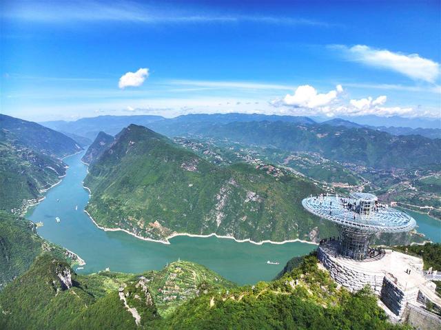 巴东：巫峡秋色引客来