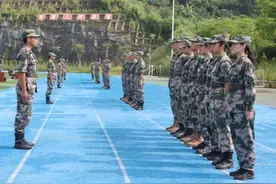 莆田：又飒又燃！军训教官原来是咱学长学姐图片