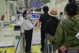 “韩国务安—云南丽江”航线首航图片