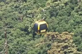 “像烧烤一样热！”知名景区缆车突然停摆，多名游客被困！多方回应图片