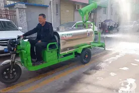 彬州市城关街道：多台“雾炮车”助力天空蓝图片