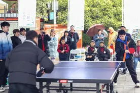 图片新闻｜国家乒乓球队走进重庆巴滨花艺园图片