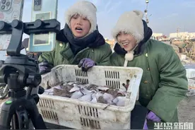 双胞胎姐妹的新渔人之路：“小扣嫚”开直播销售本地海鲜，码头上人气旺琅琊鲜味飘全国图片