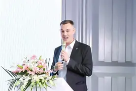 上海滩上“洋掌柜”| 德国人马丁在上海有个“德甲梦”图片