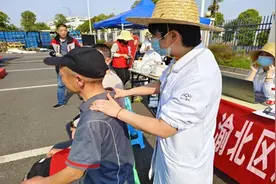 重庆松山医院走进顺丰 为货车从业者提供公益健康服务图片