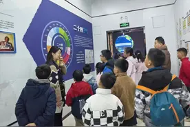 小脚丫丈量长沙儿童友好，爱心妈妈陪伴结对儿童过小年图片
