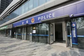 通州公安连续四周开启出入境暑期延时办证专场图片