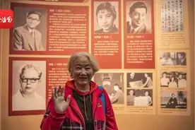 琼花别样红｜电影《红色娘子军》吴琼花扮演者祝希娟参观红色娘子军纪念园图片