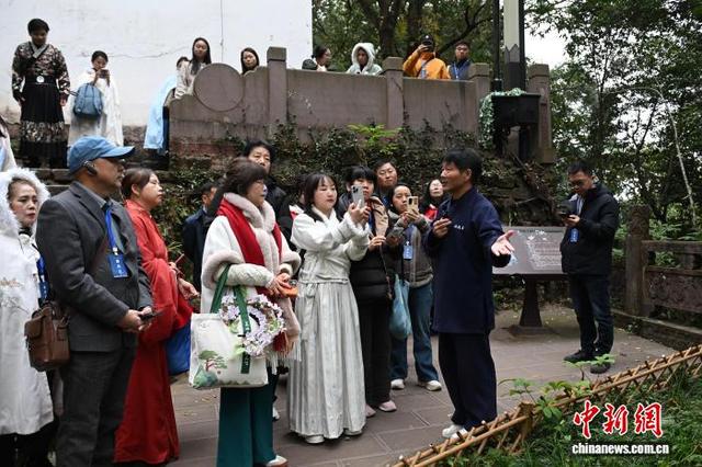 海外华文媒体打卡齐云山 感受多元化沉浸文旅体验