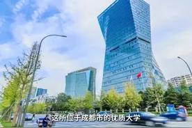校园版city walk来啦！主播带你打卡成都职业技术学院图片