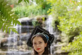 我留恋的河南④丨乌克兰留学生自制学士服，一针一线绣出对中国文化的热爱图片