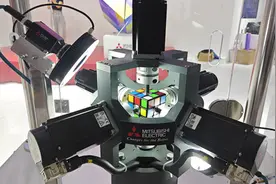 魔方复原、积木拼搭，工博会上这些机器人新产品亮相图片