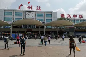 广州火车站开行高铁城际列车占比近半图片