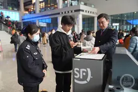 便民服务再升级！重庆火车站寄件柜投用图片