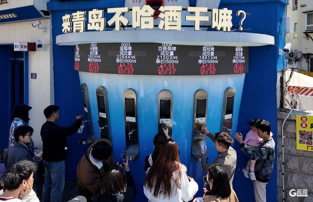 清明假期首日：青岛老城“人从众”