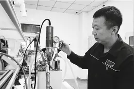 研究化工“芯片”的先行者——记陕西瑞科新材料股份有限公司总工程师蔡万煜图片