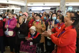 看变化、话发展  泸州市中医医院离退休职工“回家看看”图片