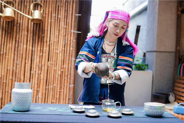 2025云南文博会茶马花街分会场隆重启幕  非遗烟火照见云南生活新图景