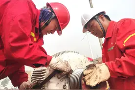 大港油田采油三厂作业五区：“填缺补漏”查“弱环”图片