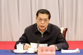李常官，辞去自治区党委委员职务图片