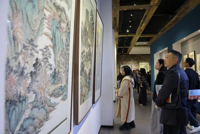 萌物来袭，“喜洋洋”和“乐融融”玩转望牛墩！